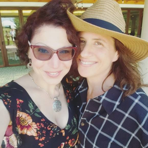 Meet your Posher, Danielle - Picture 3 of 3